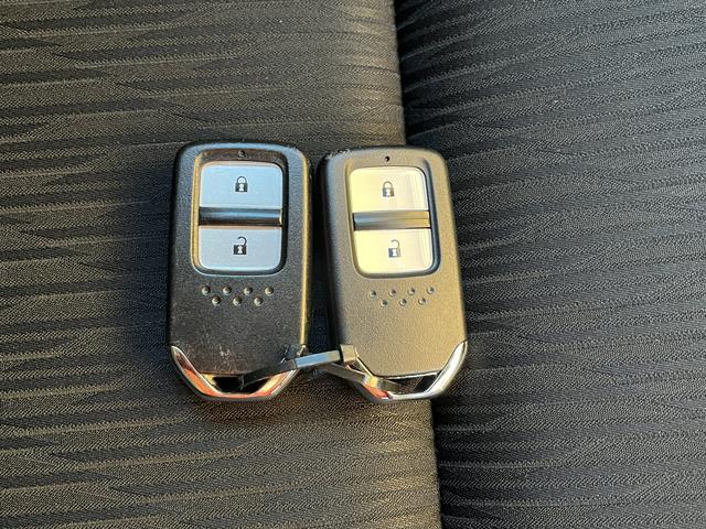 ヴェゼル ハイブリッドＺ・ホンダセンシング　ホンダセンシング　純正ＳＤナビ　フルセグＴＶ　バックカメラ　Ｂｌｕｅｔｏｏｔｈ　純正アルミホイール　キーフリー　クルーズコントロール　純正アルミホイール　ＬＥＤヘッドライト　シートヒーター（28枚目）