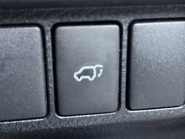 ハリアー プレミアム　純正メモリーナビ　フルセグＴＶ　バックカメラ　レーダーブレーキ　Ｂｌｕｅｔｏｏｔｈ　ドライブレコーダー　クルーズコントロール　パワーバックドア　ＬＥＤヘッドライト　革シート　パワーシート（25枚目）