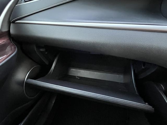 ハリアー プレミアム　純正メモリーナビ　フルセグＴＶ　バックカメラ　レーダーブレーキ　Ｂｌｕｅｔｏｏｔｈ　ドライブレコーダー　クルーズコントロール　パワーバックドア　ＬＥＤヘッドライト　革シート　パワーシート（31枚目）