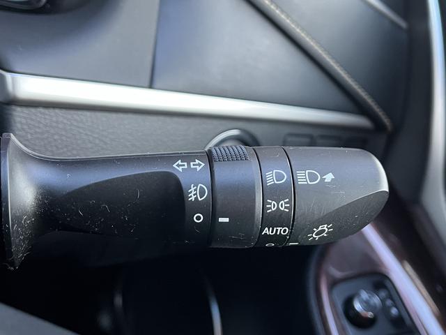 ハリアー プレミアム　純正メモリーナビ　フルセグＴＶ　バックカメラ　レーダーブレーキ　Ｂｌｕｅｔｏｏｔｈ　ドライブレコーダー　クルーズコントロール　パワーバックドア　ＬＥＤヘッドライト　革シート　パワーシート（32枚目）