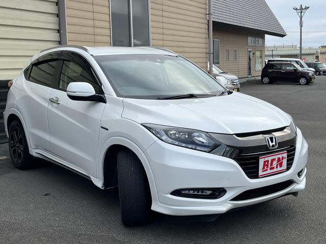 ヴェゼル ハイブリッドＺ・ホンダセンシング　ホンダセンシング　純正ＳＤナビ　フルセグＴＶ　バックカメラ　アイドリングストップ　ＬＥＤヘッドライト　純正アルミホイール　クルーズコントロール　シートヒーター　ＥＴＣ　シートヒーター（2枚目）