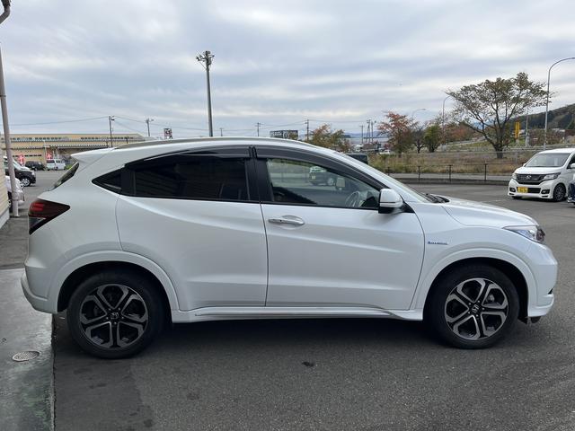 ヴェゼル ハイブリッドＺ・ホンダセンシング　ホンダセンシング　純正ＳＤナビ　フルセグＴＶ　バックカメラ　アイドリングストップ　ＬＥＤヘッドライト　純正アルミホイール　クルーズコントロール　シートヒーター　ＥＴＣ　シートヒーター（4枚目）