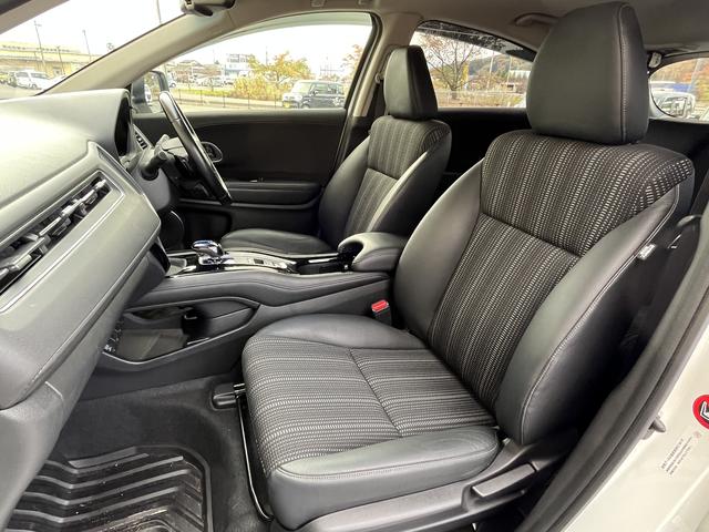 ヴェゼル ハイブリッドＺ・ホンダセンシング　ホンダセンシング　純正ＳＤナビ　フルセグＴＶ　バックカメラ　アイドリングストップ　ＬＥＤヘッドライト　純正アルミホイール　クルーズコントロール　シートヒーター　ＥＴＣ　シートヒーター（11枚目）