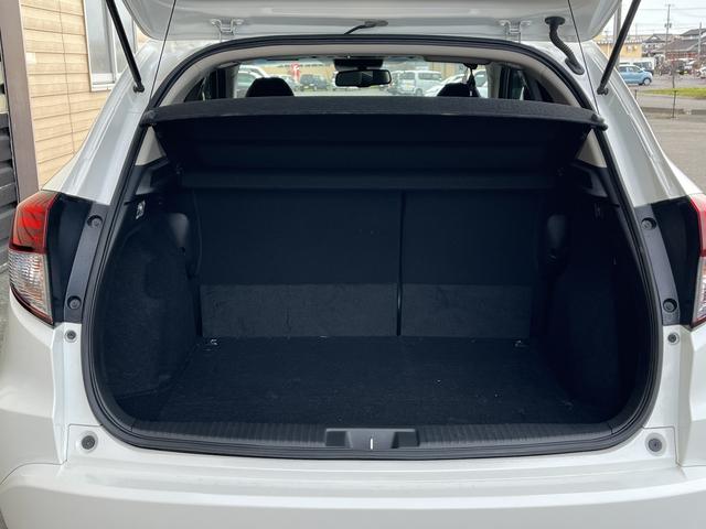 ヴェゼル ハイブリッドＺ・ホンダセンシング　ホンダセンシング　純正ＳＤナビ　フルセグＴＶ　バックカメラ　アイドリングストップ　ＬＥＤヘッドライト　純正アルミホイール　クルーズコントロール　シートヒーター　ＥＴＣ　シートヒーター（14枚目）