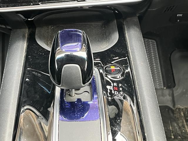 ヴェゼル ハイブリッドＺ・ホンダセンシング　ホンダセンシング　純正ＳＤナビ　フルセグＴＶ　バックカメラ　アイドリングストップ　ＬＥＤヘッドライト　純正アルミホイール　クルーズコントロール　シートヒーター　ＥＴＣ　シートヒーター（18枚目）