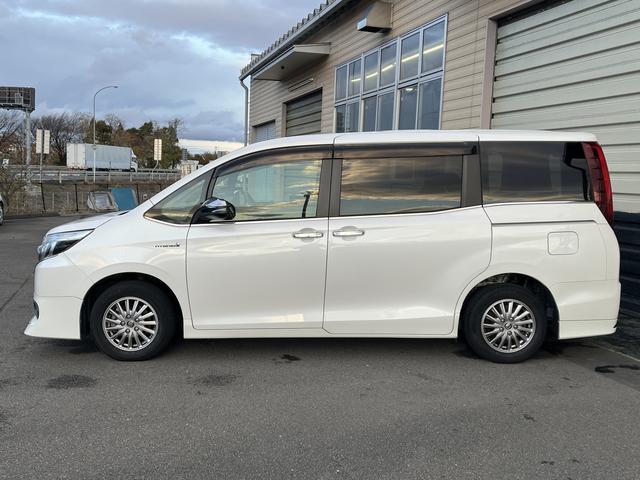 エスクァイア ハイブリッドＧｉ　ブラックテーラード　両側パワースライドドア　社外メッモリーナビ　フルセグＴＶ　バックカメラ　Ｂｌｕｅｔｏｏｔｈ　ＥＴＣ　シートヒーター　純正アルミホイール　クルーズコントロール　ＬＥＤヘッドライト　オートハイビーム（5枚目）