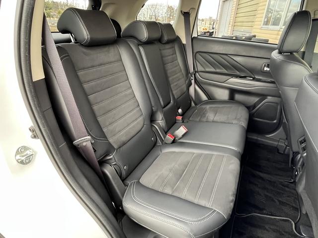 アウトランダーＰＨＥＶ Ｇ　レーダーブレーキ　純正ＳＤナビ　フルセグＴＶ　バックカメラ　ドライブレコーダー　純正アルミホイール　ＬＥＤヘッドライト　クルーズコントロール　ハンドルヒーター　シートヒーター　パドルシフト（12枚目）