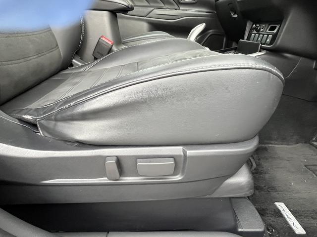 アウトランダーＰＨＥＶ Ｇ　レーダーブレーキ　純正ＳＤナビ　フルセグＴＶ　バックカメラ　ドライブレコーダー　純正アルミホイール　ＬＥＤヘッドライト　クルーズコントロール　ハンドルヒーター　シートヒーター　パドルシフト（15枚目）