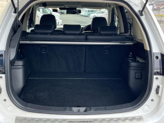 アウトランダーＰＨＥＶ Ｇ　レーダーブレーキ　純正ＳＤナビ　フルセグＴＶ　バックカメラ　ドライブレコーダー　純正アルミホイール　ＬＥＤヘッドライト　クルーズコントロール　ハンドルヒーター　シートヒーター　パドルシフト（16枚目）