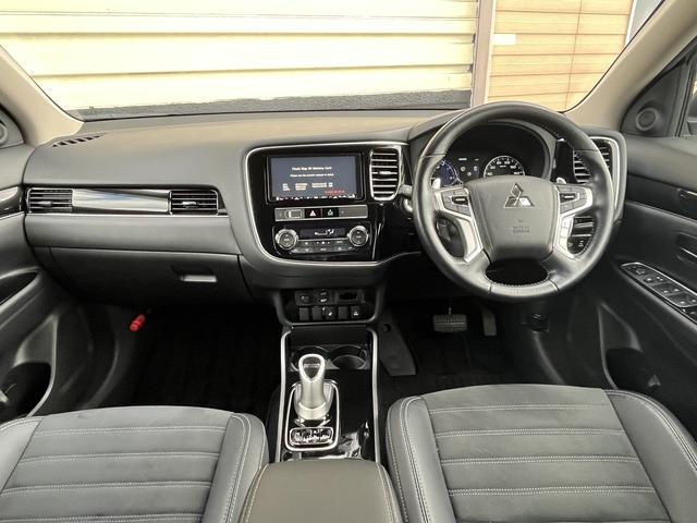 アウトランダーＰＨＥＶ Ｇ　レーダーブレーキ　純正ＳＤナビ　フルセグＴＶ　バックカメラ　ドライブレコーダー　純正アルミホイール　ＬＥＤヘッドライト　クルーズコントロール　ハンドルヒーター　シートヒーター　パドルシフト（17枚目）