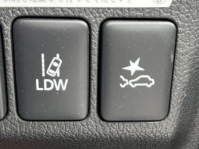 アウトランダーＰＨＥＶ Ｇ　レーダーブレーキ　純正ＳＤナビ　フルセグＴＶ　バックカメラ　ドライブレコーダー　純正アルミホイール　ＬＥＤヘッドライト　クルーズコントロール　ハンドルヒーター　シートヒーター　パドルシフト（27枚目）