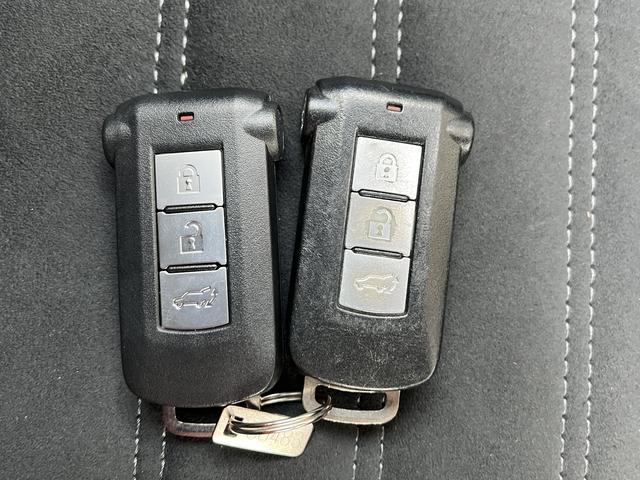 アウトランダーＰＨＥＶ Ｇ　レーダーブレーキ　純正ＳＤナビ　フルセグＴＶ　バックカメラ　ドライブレコーダー　純正アルミホイール　ＬＥＤヘッドライト　クルーズコントロール　ハンドルヒーター　シートヒーター　パドルシフト（34枚目）