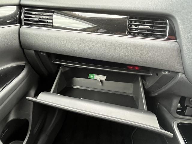 アウトランダーＰＨＥＶ Ｇ　レーダーブレーキ　純正ＳＤナビ　フルセグＴＶ　バックカメラ　ドライブレコーダー　純正アルミホイール　ＬＥＤヘッドライト　クルーズコントロール　ハンドルヒーター　シートヒーター　パドルシフト（36枚目）