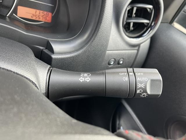 マーチ ニスモ　Ｓ　社外メモリーナビ　フルセグＴＶ　Ｂｌｕｅｔｏｏｔｈ　純正アルミホイール　横滑り防止　横滑り防止　キーフリー（27枚目）