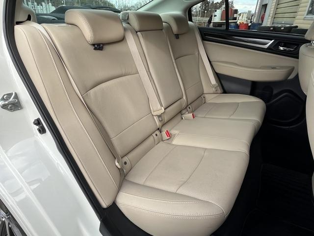 レガシィＢ４ リミテッド　アイサイト　純正ＳＤナビ　フルセグＴＶ　バックカメラ　Ｂｌｕｅｔｏｏｔｈ　アイドリングストップ　純正アルミホイール　ＬＥＤヘッドライト　本革シート　ＥＴＣ（12枚目）