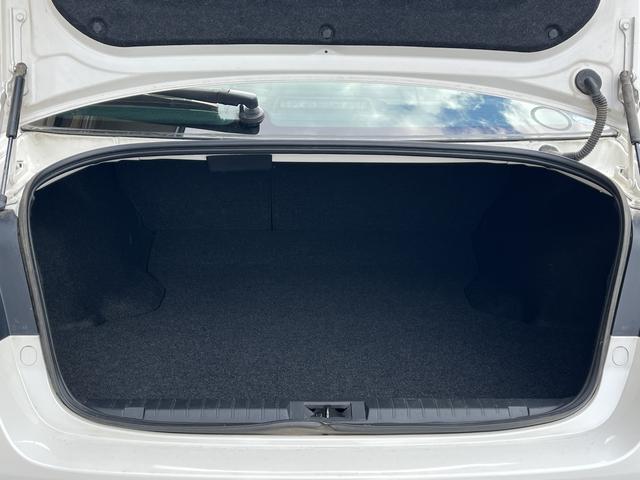 レガシィＢ４ リミテッド　アイサイト　純正ＳＤナビ　フルセグＴＶ　バックカメラ　Ｂｌｕｅｔｏｏｔｈ　アイドリングストップ　純正アルミホイール　ＬＥＤヘッドライト　本革シート　ＥＴＣ（17枚目）