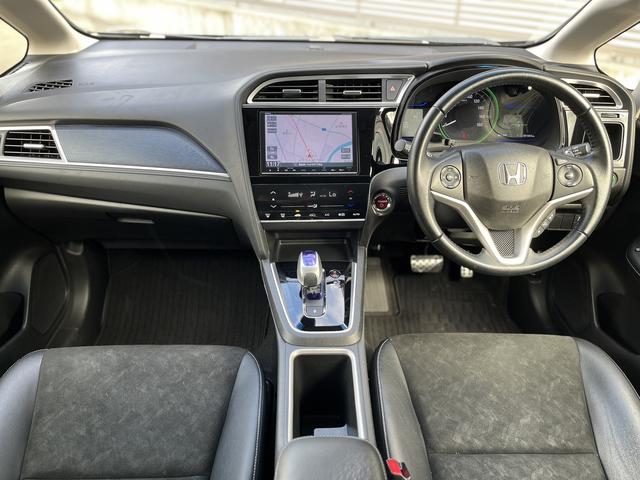 シャトル ハイブリッドX 純正SDナビ☆DVD再生可☆Bluetoothオーディオ☆バックカメラ☆パドルシフト☆LEDヘッドライト☆オートライト☆横滑り防止☆シティブレーキ☆ハーフレザー調シート☆ISOFIX対応☆(17枚目)