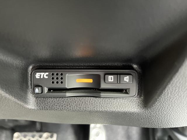 シャトル ハイブリッドX 純正SDナビ☆DVD再生可☆Bluetoothオーディオ☆バックカメラ☆パドルシフト☆LEDヘッドライト☆オートライト☆横滑り防止☆シティブレーキ☆ハーフレザー調シート☆ISOFIX対応☆(26枚目)