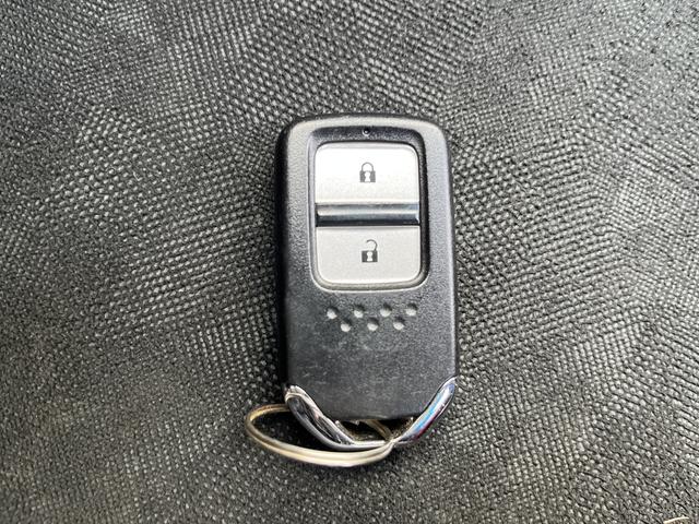 シャトル ハイブリッドX 純正SDナビ☆DVD再生可☆Bluetoothオーディオ☆バックカメラ☆パドルシフト☆LEDヘッドライト☆オートライト☆横滑り防止☆シティブレーキ☆ハーフレザー調シート☆ISOFIX対応☆(30枚目)