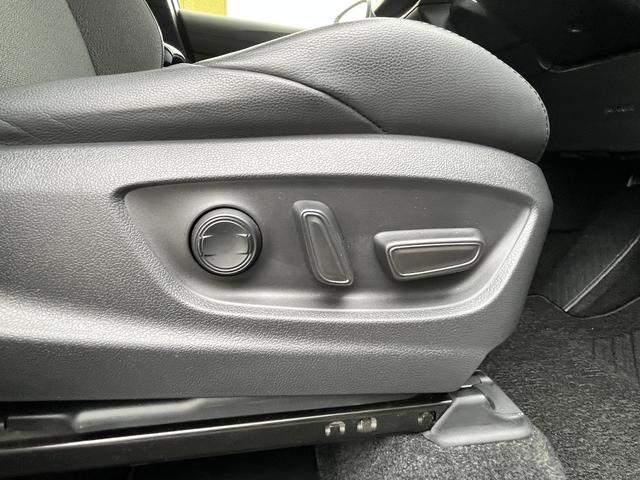 カローラクロス ハイブリッド Z DVD再生可☆ETC2.0☆プリクラッシュセーフティ☆フルセグTV☆パーキングセンサー☆車線逸脱警報☆LEDヘッドライト☆Wシートヒーター☆D席パワーシート☆オートハイビーム☆ハーフレザー調シート☆(13枚目)