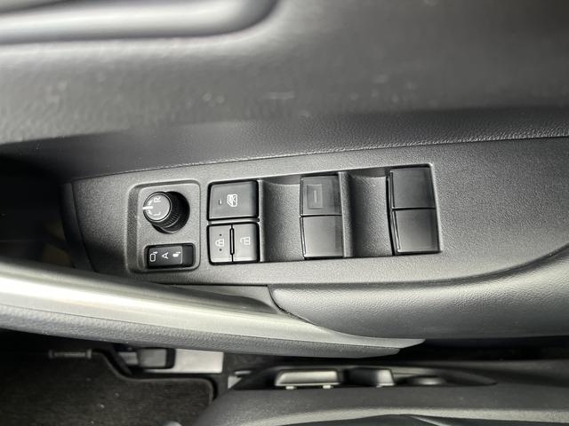 カローラクロス ハイブリッド Z DVD再生可☆ETC2.0☆プリクラッシュセーフティ☆フルセグTV☆パーキングセンサー☆車線逸脱警報☆LEDヘッドライト☆Wシートヒーター☆D席パワーシート☆オートハイビーム☆ハーフレザー調シート☆(31枚目)