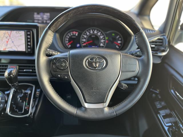 ノア Ｓｉ　ダブルバイビーＩＩＩ　純正ＳＤナビ☆フルセグＴＶ☆ＬＥＤヘッドライト☆オートライト☆Ｂｌｕｅｔｏｏｔｈオーディオ☆前後ドラレコ☆車線逸脱警報☆クリアランスソナー☆ハーフレザー調シート☆ＩＳＯＦＩＸ対応☆オートハイビーム☆（18枚目）