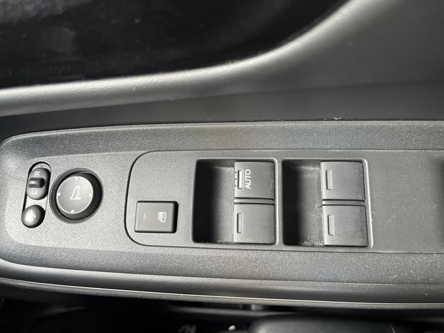 N-BOXスラッシュ G・Lインテリアカラーパッケージ 社外SDナビ☆フルセグTV☆Bluetoothオーディオ☆バックカメラ☆DVD再生可☆Wシートヒーター☆HIDヘッドライト☆オートライト☆横滑り防止☆電動パーキングブレーキ☆USBポート×2☆(27枚目)