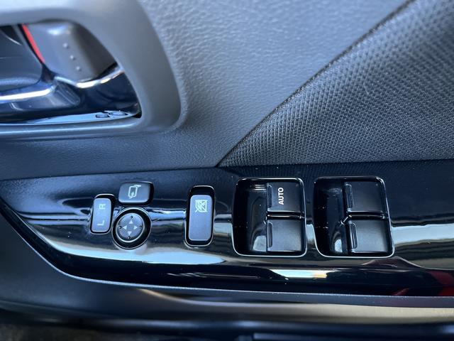 ワゴンRスティングレー T HIDヘッドライト☆オートライト☆横滑り防止☆フォグランプ☆アームレスト☆アイドリングストップ☆バックカメラ☆Wライト付バニティミラー☆ISOFIX対応☆RBS☆チルトステアリング☆シートリフター☆(23枚目)