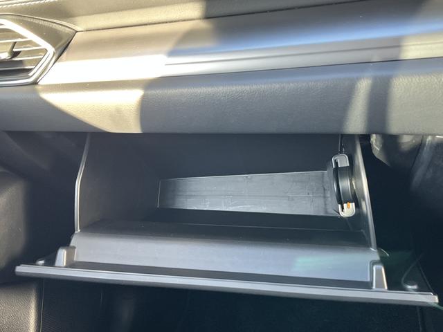 内装は室内清掃後の納車となります♪♪　外装ももちろん洗車後の納車となります！！　プロスタッフがまごころ込めて仕上げます！！