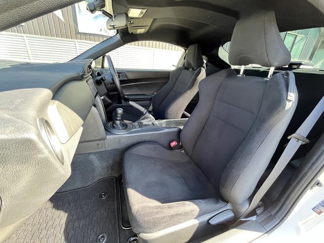 86 G 6速MT車☆フルセグTV☆純正SDナビ☆Bluetoothオーディオ☆DVD再生可☆横滑り防止☆ドラレコ☆フォグランプ☆ISOFIX対応☆キーレス☆サイドエアバッグ☆カーテンエアバック☆(10枚目)