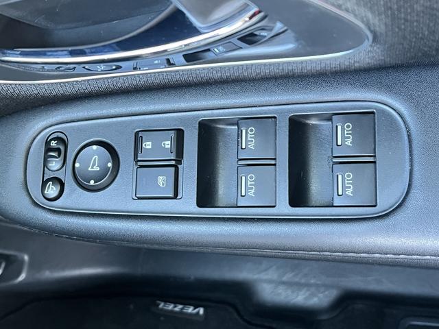 ヴェゼル ハイブリッドZ・ホンダセンシング 純正メモリーナビ☆フルセグTV☆Bluetoothオーディオ☆DVD再生可☆バックカメラ☆LEDヘッドライト☆オートライト☆フォグランプ☆パドルシフト☆シティブレーキシステム☆車線逸脱警報☆(27枚目)