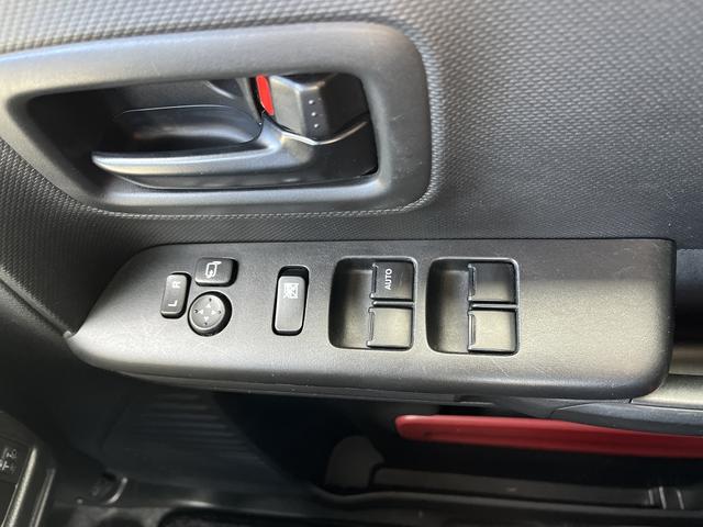 内装は室内清掃後の納車となります♪♪　外装ももちろん洗車後の納車となります！！　プロスタッフがまごころ込めて仕上げます！！