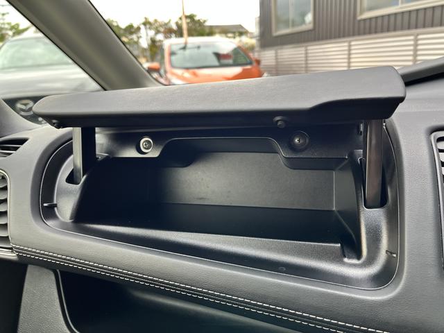 内装は室内清掃後の納車となります♪♪　外装ももちろん洗車後の納車となります！！　プロスタッフがまごころ込めて仕上げます！！