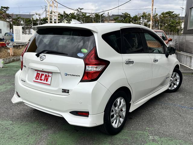 ノート e-パワー メダリスト 純正SDナビ☆フルセグTV☆DVD再生☆Bluetoothオーディオ☆ステリモ☆アラウンドビューカメラ☆エマージェンシーブレーキ☆車線逸脱アラーム☆横滑り防止☆LEDヘッドライト☆フォグランプ☆(7枚目)