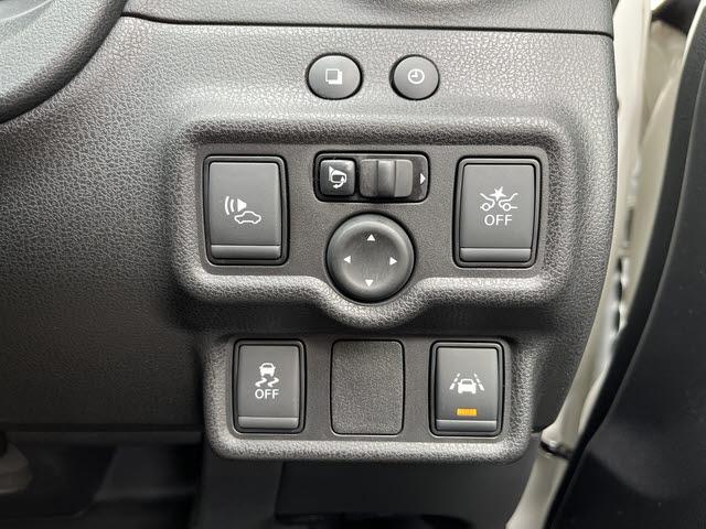 ノート e-パワー メダリスト 純正SDナビ☆フルセグTV☆DVD再生☆Bluetoothオーディオ☆ステリモ☆アラウンドビューカメラ☆エマージェンシーブレーキ☆車線逸脱アラーム☆横滑り防止☆LEDヘッドライト☆フォグランプ☆(21枚目)