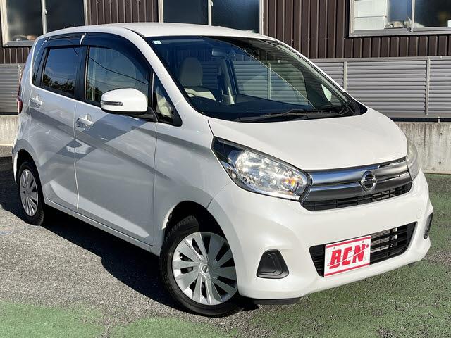 デイズ Ｘ　純正ＣＤデッキ☆アイドリングＳ☆エマージェンシーブレーキ☆キーフリー☆プッシュスタート☆横滑り防止☆アラウンドビューカメラ☆タッチペネルエアコン☆コンビニフック☆シートリフター☆アームレスト☆（2枚目）