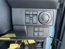 運転席右下側。プッシュボタンスタート等スイッチ類
