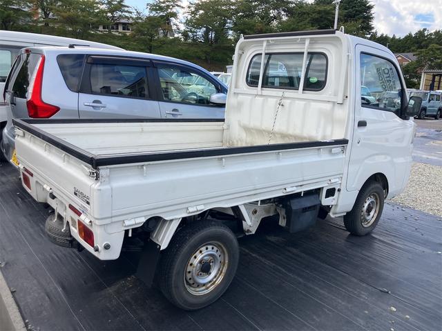 サンバートラック 　４ＷＤ　軽トラック　ＭＴ　運転席エアバッグ　５速マニュアル車　三方開　最大積載量３５０ｋｇ（9枚目）