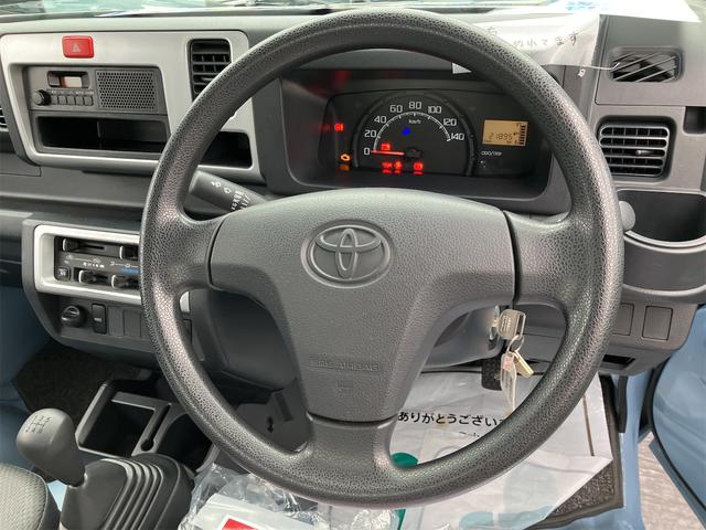 ピクシストラック スタンダード　４ＷＤ　軽トラック　ＭＴ　エアコン　パワーステアリング　運転席エアバッグ　マニュアル　荷台マット　最大積載量３５０ｋｇ　ドアバイザー（3枚目）