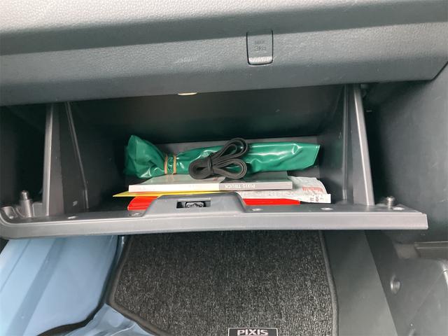 ピクシストラック スタンダード　４ＷＤ　軽トラック　ＭＴ　エアコン　パワーステアリング　運転席エアバッグ　マニュアル　荷台マット　最大積載量３５０ｋｇ　ドアバイザー（10枚目）