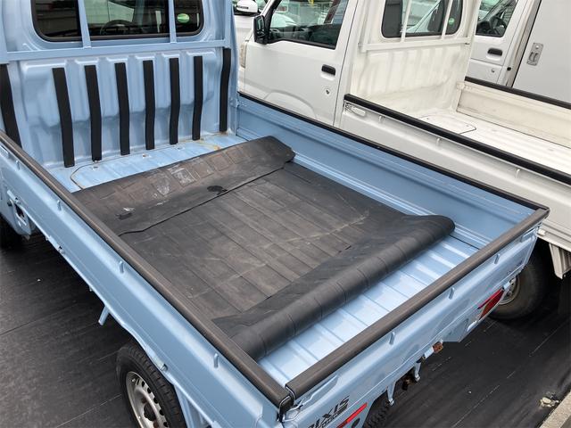 ピクシストラック スタンダード　４ＷＤ　軽トラック　ＭＴ　エアコン　パワーステアリング　運転席エアバッグ　マニュアル　荷台マット　最大積載量３５０ｋｇ　ドアバイザー（15枚目）