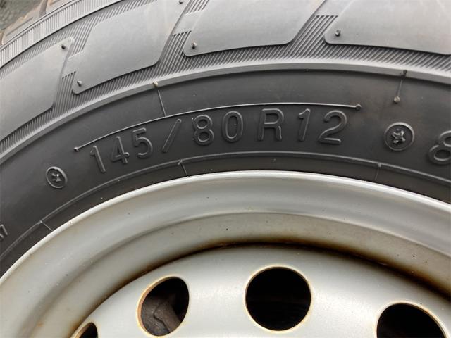 ピクシストラック スタンダード　４ＷＤ　軽トラック　ＭＴ　エアコン　パワーステアリング　運転席エアバッグ　マニュアル　荷台マット　最大積載量３５０ｋｇ　ドアバイザー（21枚目）