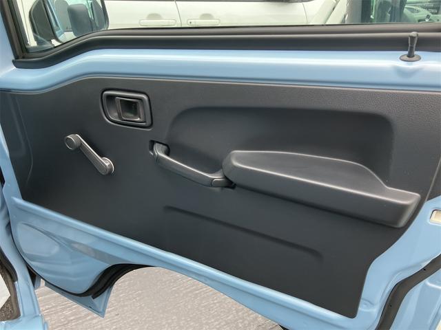 ピクシストラック スタンダード　４ＷＤ　軽トラック　ＭＴ　エアコン　パワーステアリング　運転席エアバッグ　マニュアル　荷台マット　最大積載量３５０ｋｇ　ドアバイザー（25枚目）