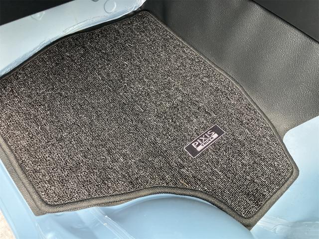 ピクシストラック スタンダード　４ＷＤ　軽トラック　ＭＴ　エアコン　パワーステアリング　運転席エアバッグ　マニュアル　荷台マット　最大積載量３５０ｋｇ　ドアバイザー（32枚目）