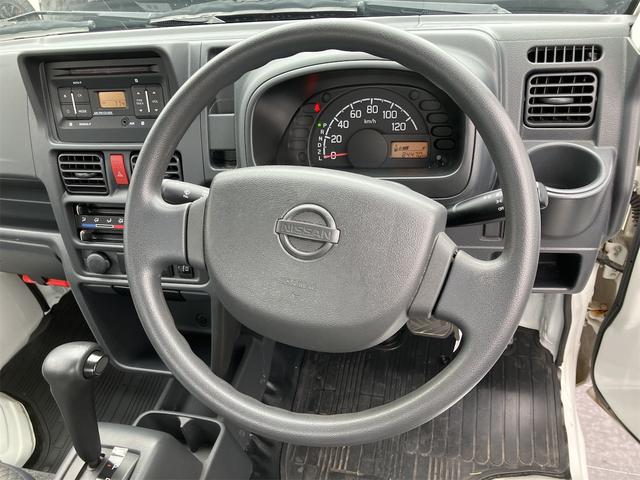 ＮＴ１００クリッパートラック ＧＸ　４ＷＤ　軽トラック　ＡＴ　エアコン　パワーウィンドウ　運転席エアバッグ　助手席エアバッグ　ＣＤ　ミュージックプレイヤー接続可（3枚目）