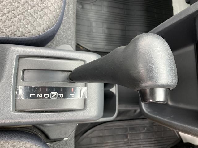 ＮＴ１００クリッパートラック ＧＸ　４ＷＤ　軽トラック　ＡＴ　エアコン　パワーウィンドウ　運転席エアバッグ　助手席エアバッグ　ＣＤ　ミュージックプレイヤー接続可（9枚目）