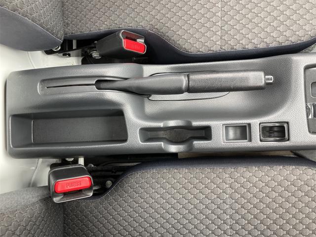 ＮＴ１００クリッパートラック ＧＸ　４ＷＤ　軽トラック　ＡＴ　エアコン　パワーウィンドウ　運転席エアバッグ　助手席エアバッグ　ＣＤ　ミュージックプレイヤー接続可（10枚目）