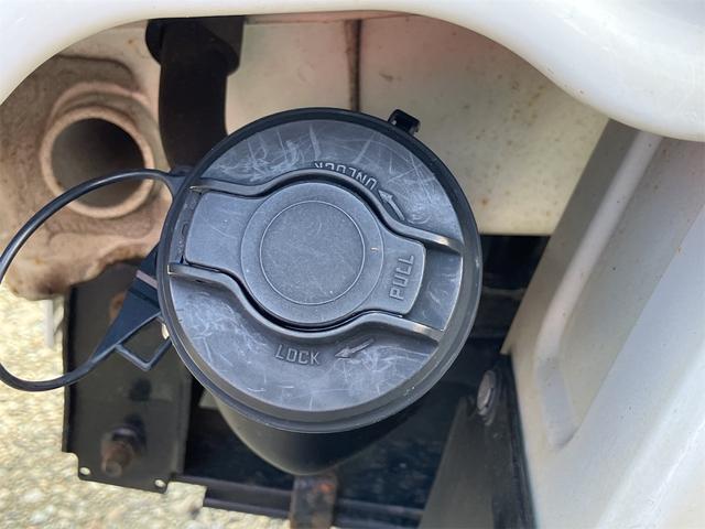 キャリイトラック  4WD 軽トラック MT 衝突被害軽減システム 盗難防止システム アルミホイール エアコン 最大積載量350kg 5速マニュアル車 運転席エアバッグ 助手席エアバッグ パワーステアリング(11枚目)