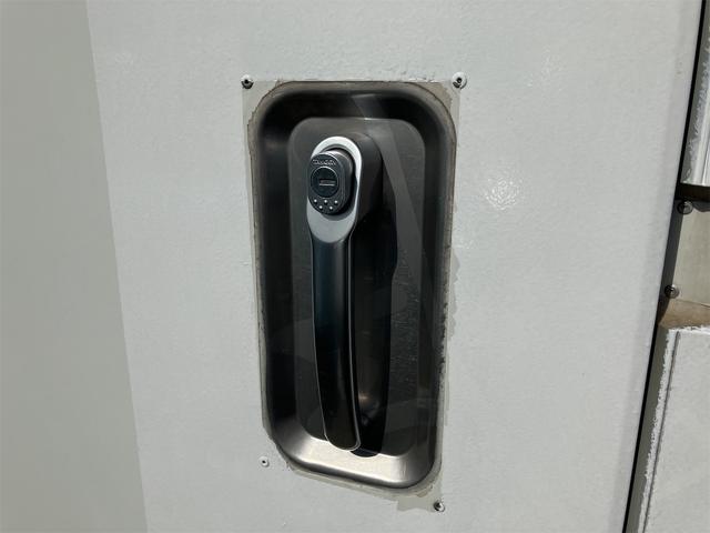 キャリイトラック  4WD 軽トラック MT 衝突被害軽減システム 盗難防止システム アルミホイール エアコン 最大積載量350kg 5速マニュアル車 運転席エアバッグ 助手席エアバッグ パワーステアリング(21枚目)