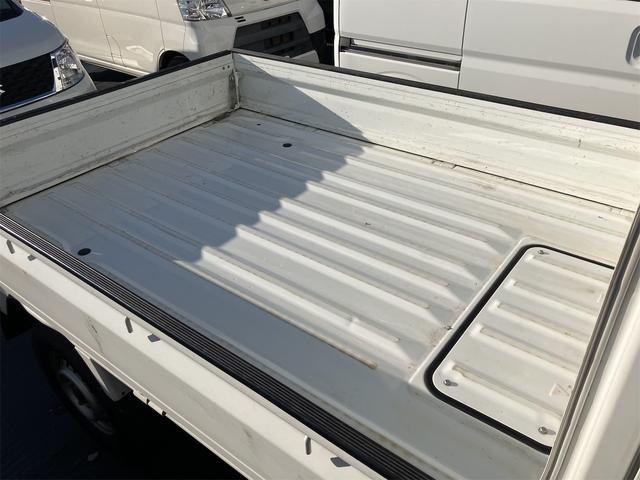 ＮＴ１００クリッパートラック ＧＸ　４ＷＤ　軽トラック　ＭＴ　衝突被害軽減システム　レーンアシスト　ＥＴＣ　オートライト　ＡＢＳ　ＥＳＣ　エアコン　パワーステアリング　パワーウィンドウ　運転席エアバッグ　ＣＤ（8枚目）